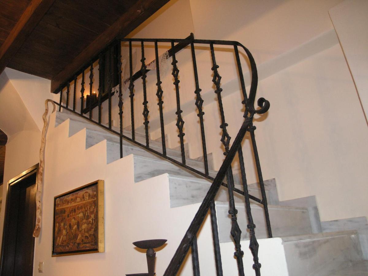 Douliana Villas *